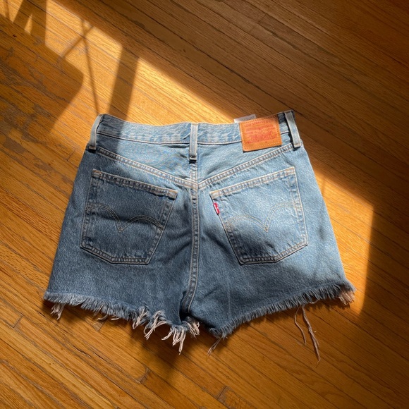 Levi 501 short - Picture 2 of 3